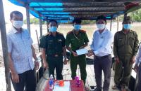 THĂM TẶNG QUÀ CÁC CHỐT KIỂM SOÁT DỊCH BÊNH