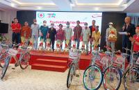 TẶNG HỌC BỔNG - CHƯƠNG TRÌNH “CÙNG EM ĐẾN TRƯỜNG”
