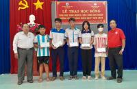 CÀ MAU TRAO 20 SUẤT HỌC BỔNG CHO CÁC EM HỌC SINH
