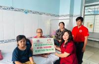 Trao 25 triệu đồng cho 2 hộ có hoàn cảnh khó khăn tại xã Vĩnh Lợi