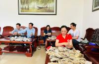 KHUI THÙNG NHÂN ĐẠO TẠI NHÀ KHÁCH MINH HẢI