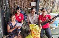 HỘI CHỮ THẬP ĐỎ PHỐI HỢP HỘI ĐÔNG Y XÃ CÁI ĐÔI VÀM TRAO QUÀ HỖ TRỢ HỌC SINH KHÓ KHĂN