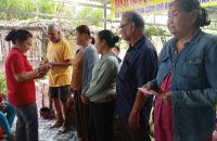 Hội Chữ thập đỏ phường Tân Thành trao quà hỗ trợ hộ khó khăn