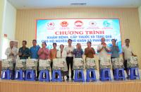 KHÁM BỆNH, TẶNG QUÀ CHO 300 HỘ DÂN KHÓ KHĂN Ở XÃ PHAN NGỌC HIỂN