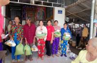 HỘI CHỮ THẬP ĐỎ HUYỆN U MINH  TỔ CHỨC CẤP QUÀ CHO BÀ CON NGHÈO 