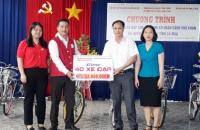 TẶNG XE ĐẠP CHO HỌC SINH NGHÈO