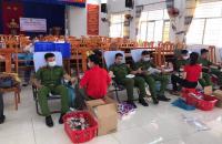 HỘI CHỮ THẬP ĐỎ HUYỆN PHÚ TÂN TỔ CHỨC HIẾN MÁU NHÂN ĐẠO