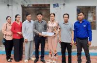 THĂM VÀ HỖ TRỢ GIA ĐÌNH BỊ CHÁY NHÀ Ở