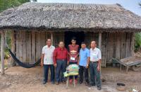 THĂM VÀ TẶNG QUÀ ĐỊA CHỈ NHÂN ĐẠO ĐANG GẶP KHÓ KHĂN