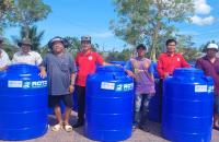 TRAO TẶNG BỒN NƯỚC CHO CÁC HỘ DÂN KHÓ KHĂN TẠI XÃ NGUYỄN VIỆT KHÁI