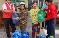 HỖ TRỢ BÌNH NƯỚC LỌC UỐNG CHO BÀ CON XÃ BIỂN BẠCH, HUYỆN THỚI BÌNH