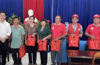 THỚI BÌNH: HỖ TRỢ SỮA DINH DƯỠNG CHO CÁN BỘ, HỘI VIÊN, TÌNH NGUYỆN VIÊN CHỮ THẬP ĐỎ