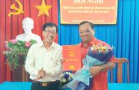 ĐỒNG CHÍ TRẦN QUỐC – CHỦ TỊCH HỘI CHỮ THẬP ĐỎ TỈNH CÀ MAU NHẬN QUYẾT ĐỊNH NGHỈ HƯU, KHÉP LẠI HÀNH TRÌNH CỐNG HIẾN ĐẦY TÂM HUYẾT