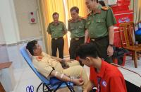 CÁN BỘ, CHIẾN SĨ CÔNG AN TỈNH CÀ MAU - XUNG KÍCH TRONG PHONG TRÀO HIẾN MÁU TÌNH NGUYỆN